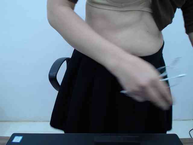 Lady-Young webcam