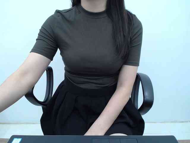 Lady-Young webcam
