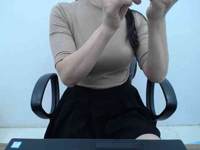 Lady-Young webcam