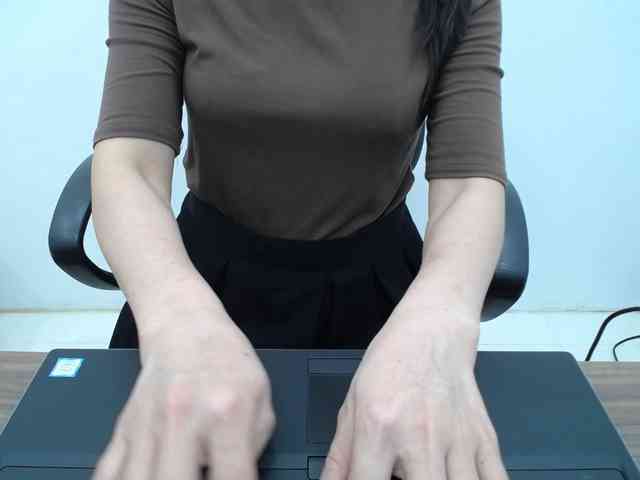 Lady-Young webcam