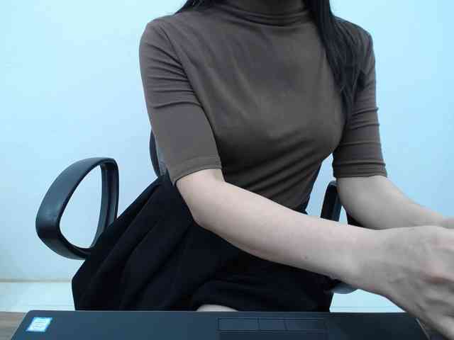 Lady-Young webcam