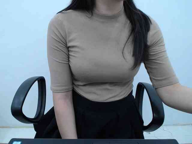 Lady-Young webcam