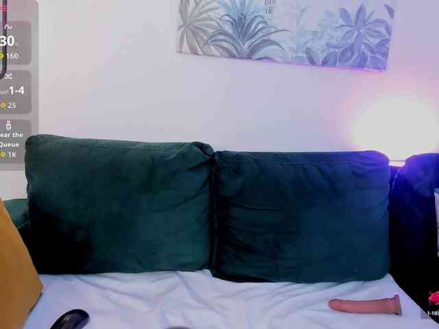 NairaSkye webcam