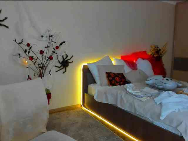 AlluringLookk webcam