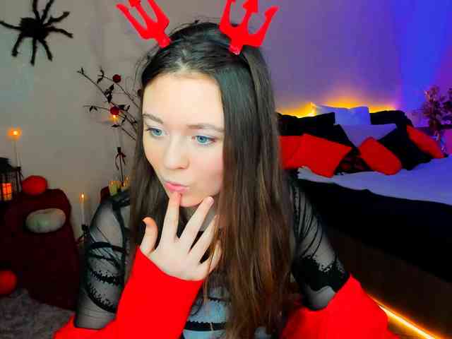 AlluringLookk webcam