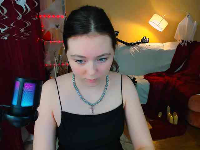 AlluringLookk webcam