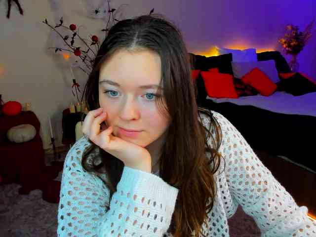 AlluringLookk webcam