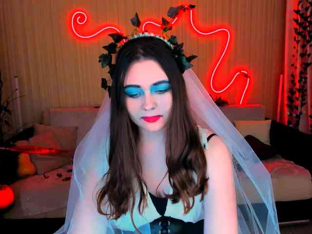 AlluringLookk webcam