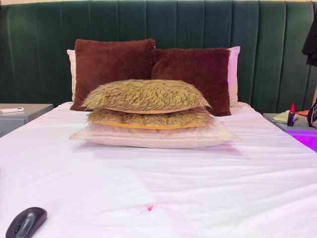 annie-clarkson webcam