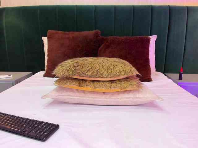 annie-clarkson webcam