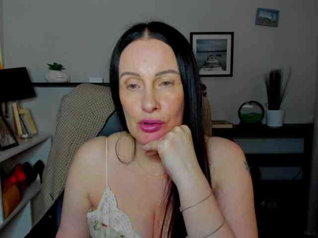 velvetJasmine webcam