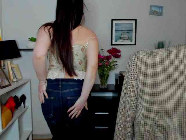 velvetJasmine webcam