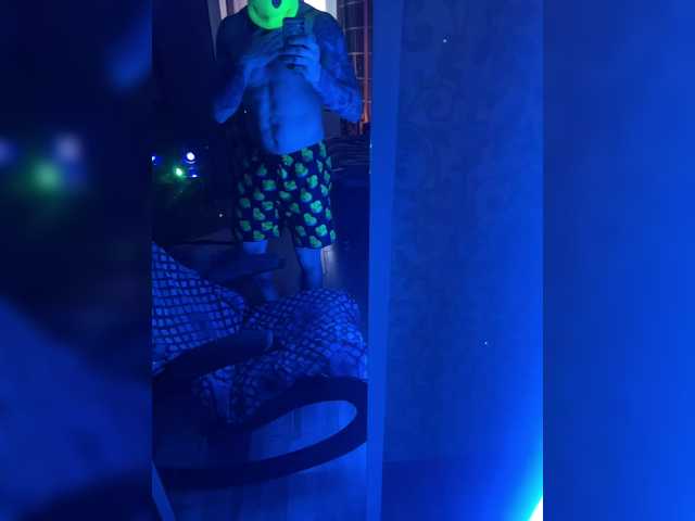 Entra en el chat con el modelo razvedos5 razvedos5