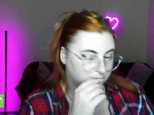Aliciaredluv webcam