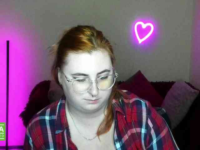 Aliciaredluv webcam