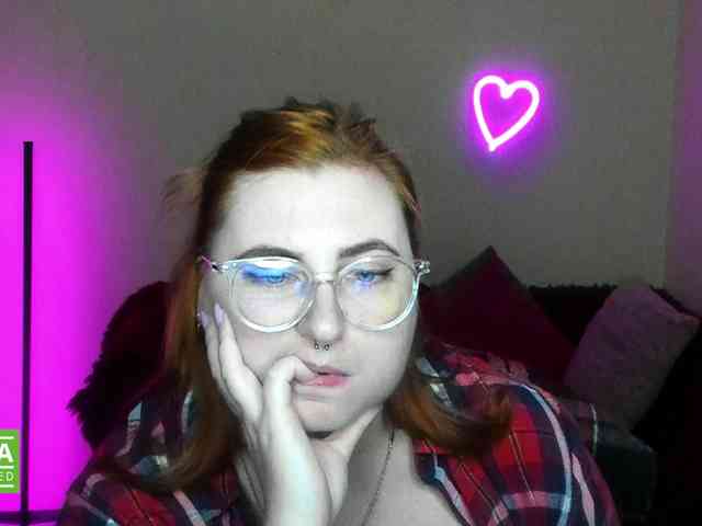 Aliciaredluv webcam