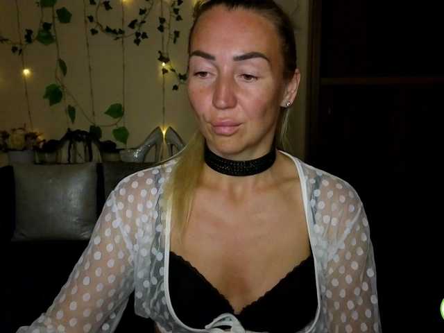 Jullyblondkiss webcam