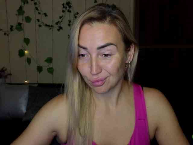 Jullyblondkiss webcam