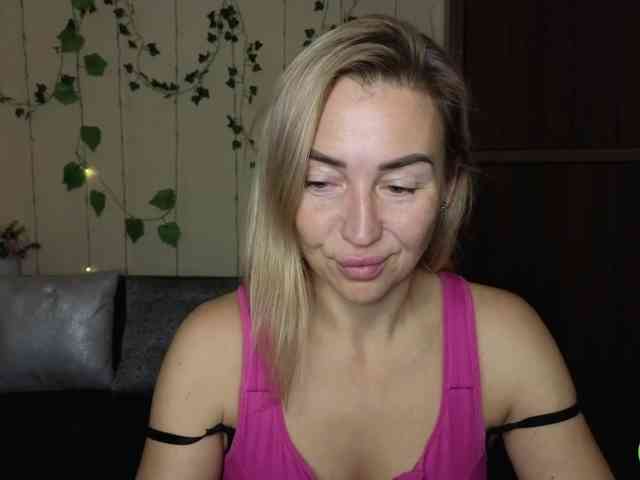 Jullyblondkiss webcam