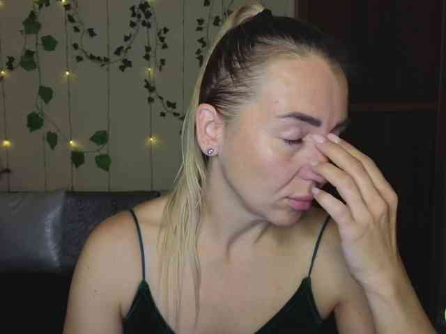 Jullyblondkiss webcam