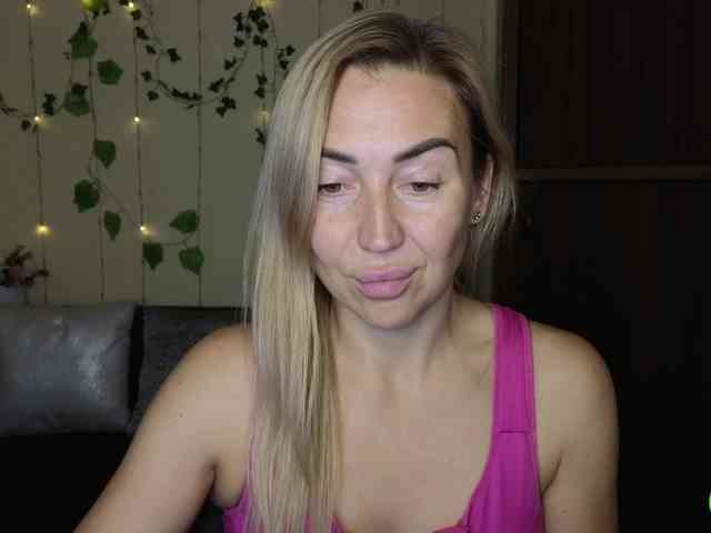 Jullyblondkiss webcam