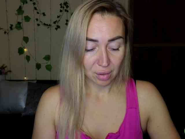 Jullyblondkiss webcam