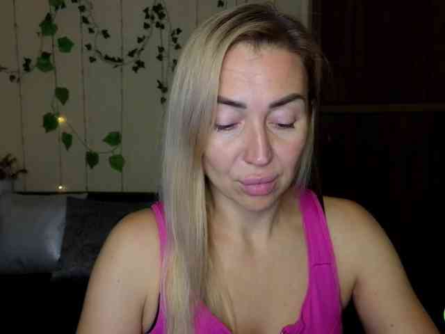 Jullyblondkiss webcam