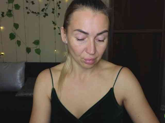 Jullyblondkiss webcam