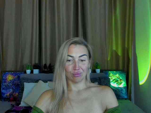 Jullyblondkiss webcam