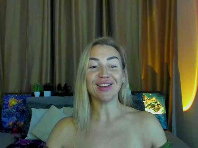 Jullyblondkiss webcam