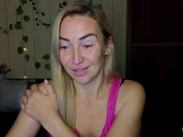 Jullyblondkiss webcam