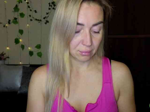 Jullyblondkiss webcam