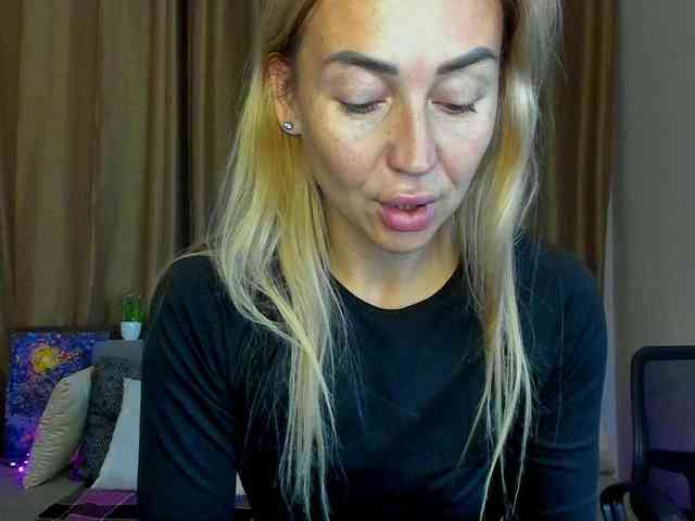 Jullyblondkiss webcam