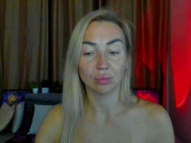 Jullyblondkiss webcam