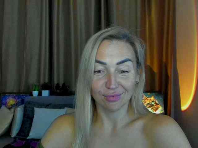Jullyblondkiss webcam