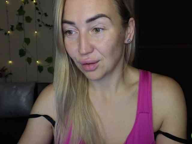 Jullyblondkiss webcam