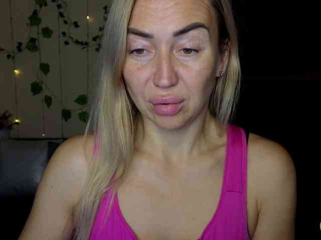 Jullyblondkiss webcam