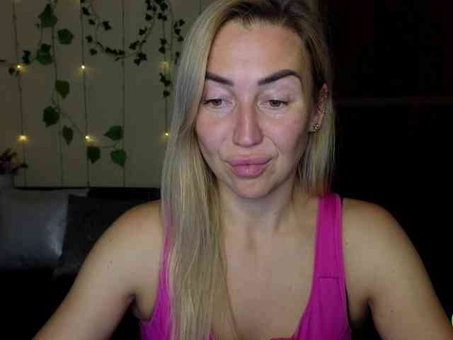 Jullyblondkiss webcam