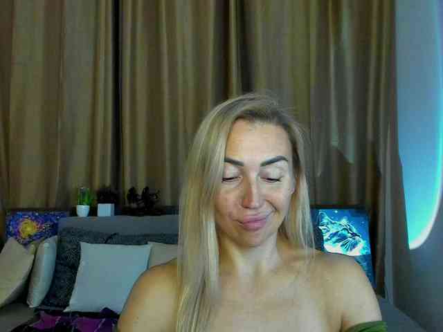 Jullyblondkiss webcam