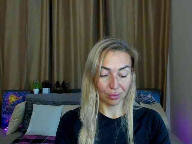 Jullyblondkiss webcam