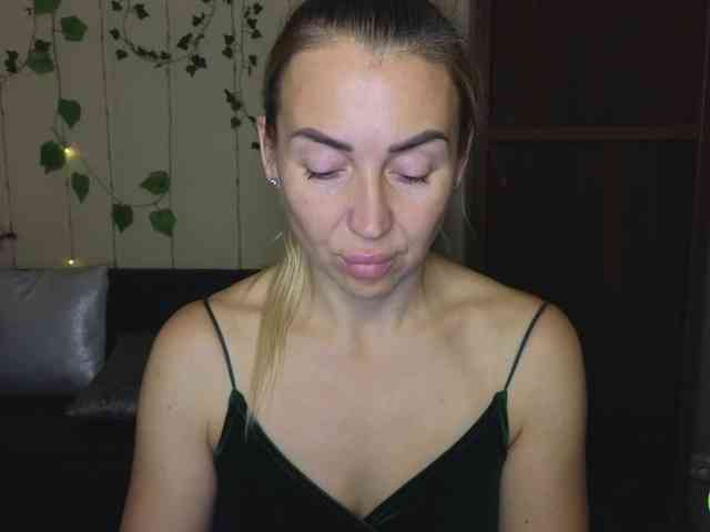 Jullyblondkiss webcam
