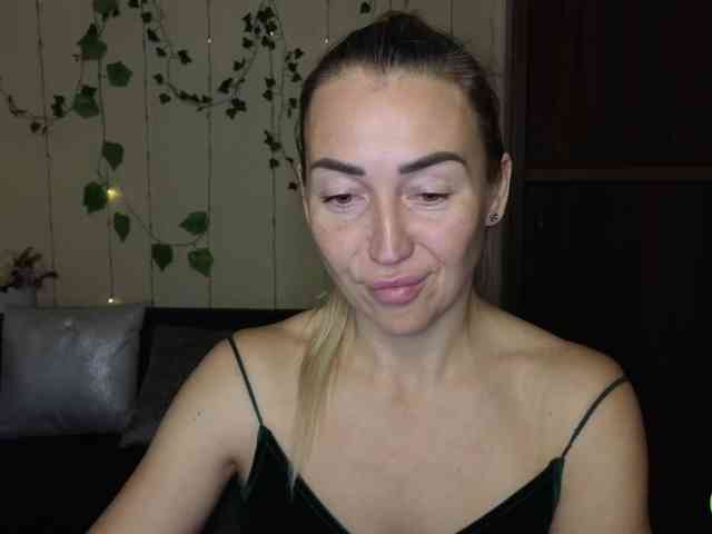 Jullyblondkiss webcam