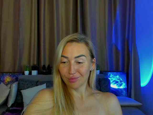 Jullyblondkiss webcam