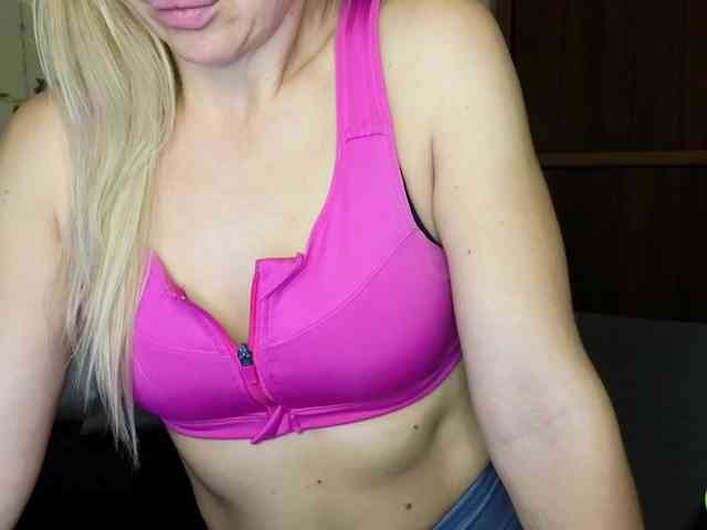 Jullyblondkiss webcam