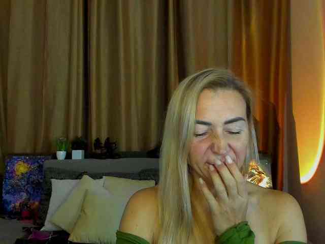 Jullyblondkiss webcam