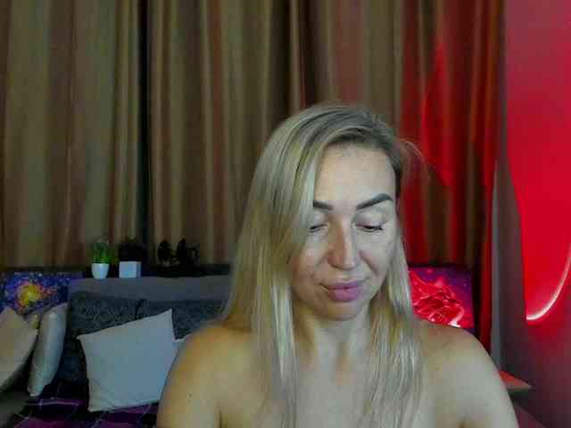 Jullyblondkiss webcam