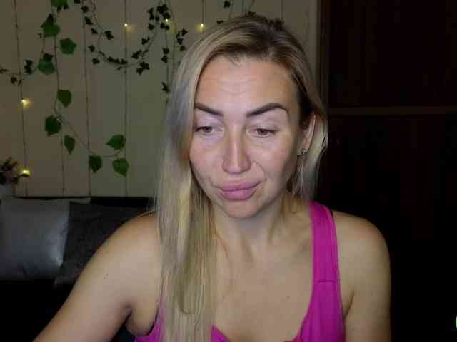 Jullyblondkiss webcam