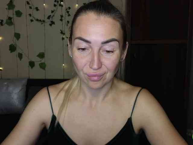 Jullyblondkiss webcam