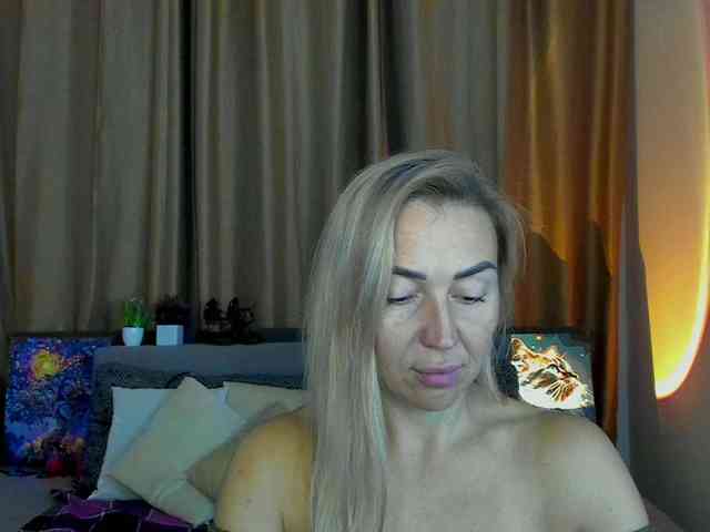Jullyblondkiss webcam