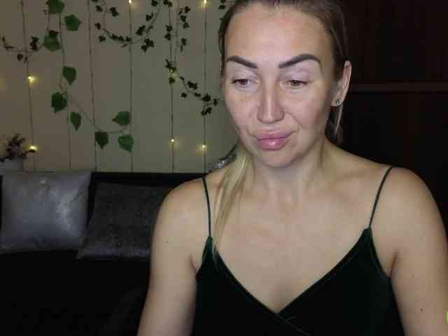 Jullyblondkiss webcam
